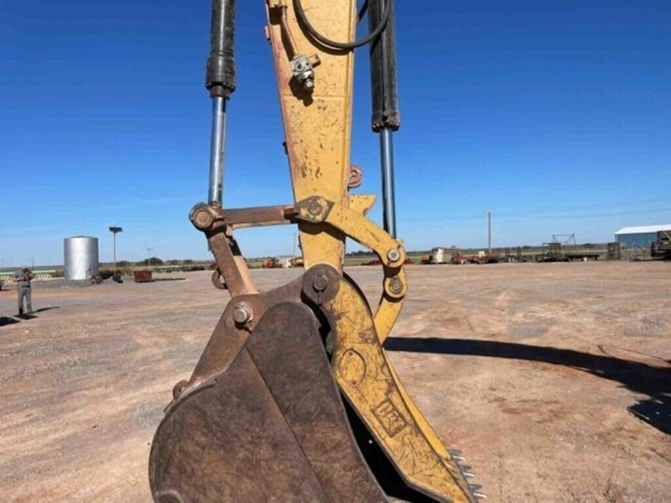 2008-caterpillar-320d-image-3