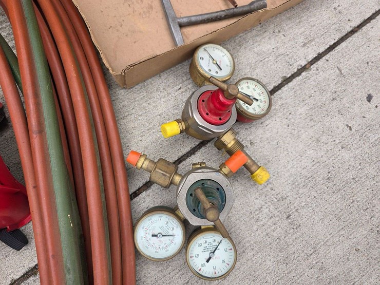 acetylene-smith-brand-torch,-hoses-and-misc,-freshly-rebuilt-regulator-and-misc-tips-image-6