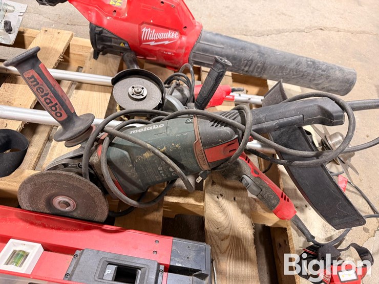 milwaukee-power-tools-w/batteries-&-6-battery-charger-image-13