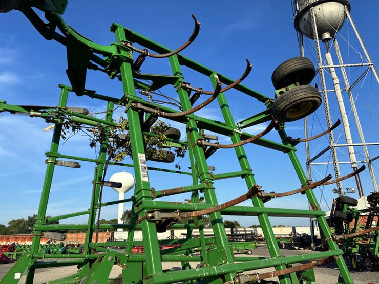 john-deere-2410-image-11