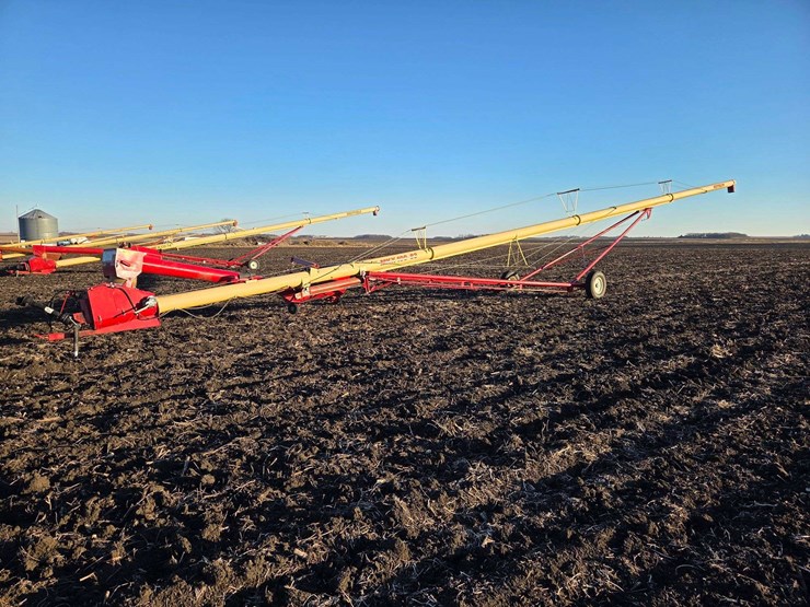 westfield-10”-x-83’-auger-with-swing-hopper,-16”-tires,-works-good,-used-fall-of-‘25-image-6