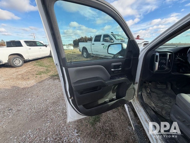 2017-chevrolet-1500-image-56