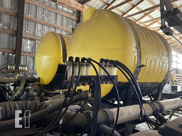 2004-white-8516-image-11