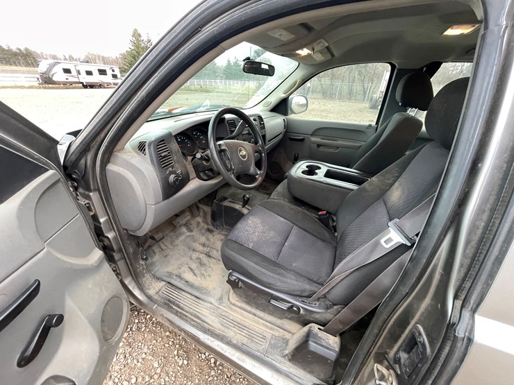 #1125-•-2013-chevrolet-silverado-pickup-truck-(has-mn-title)-image-23