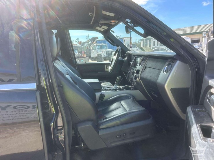 2017-ford-expedition-limited-image-18