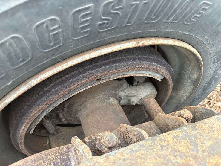 neway-truck-tag-lift-axle,-255/70r22.5-duals-on-spokes,-air-brakes-image-6