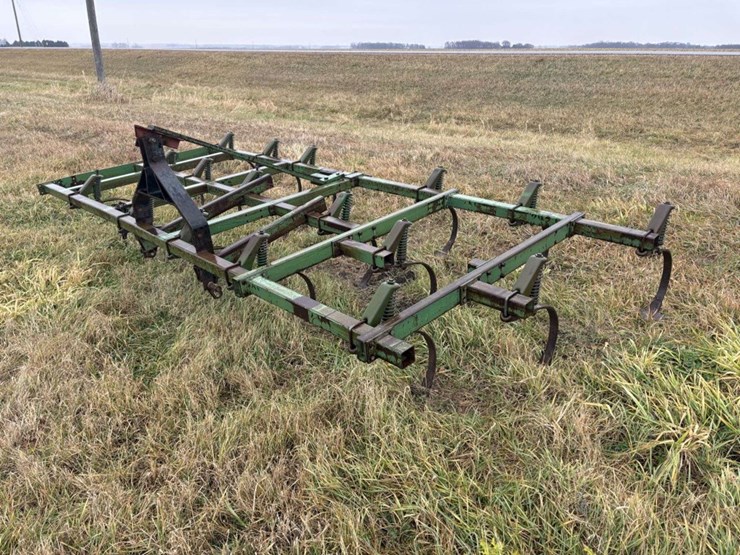 john-deere-field-cultivator,-14’,-(17-shanks),-mounted-image-1