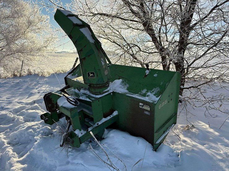 john-deere-686-image-1