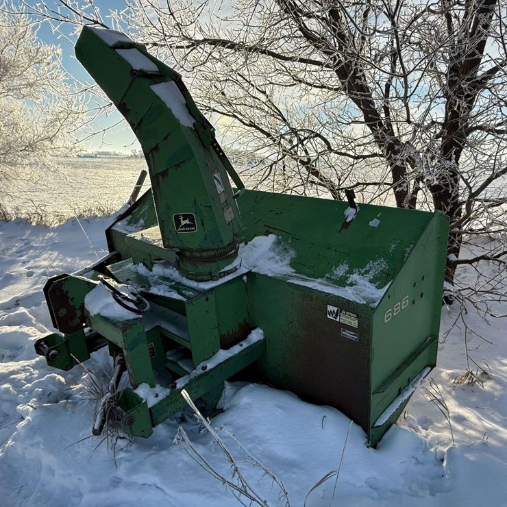 JOHN DEERE 686