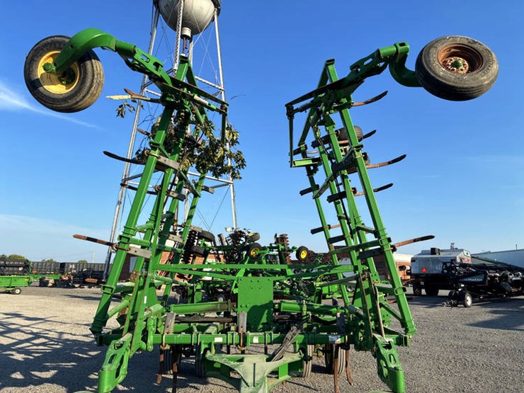 john-deere-2410-image-5