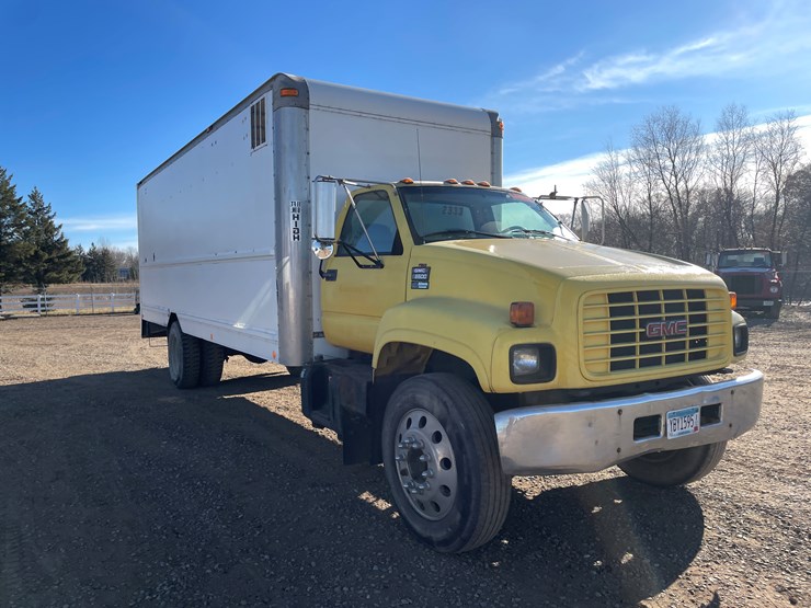 #1135-•-2002-gmc-c6500-van-truck-(has-mn-title)-image-4