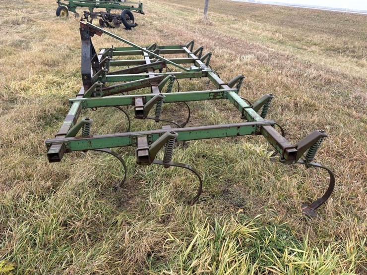 john-deere-field-cultivator,-14’,-(17-shanks),-mounted-image-5