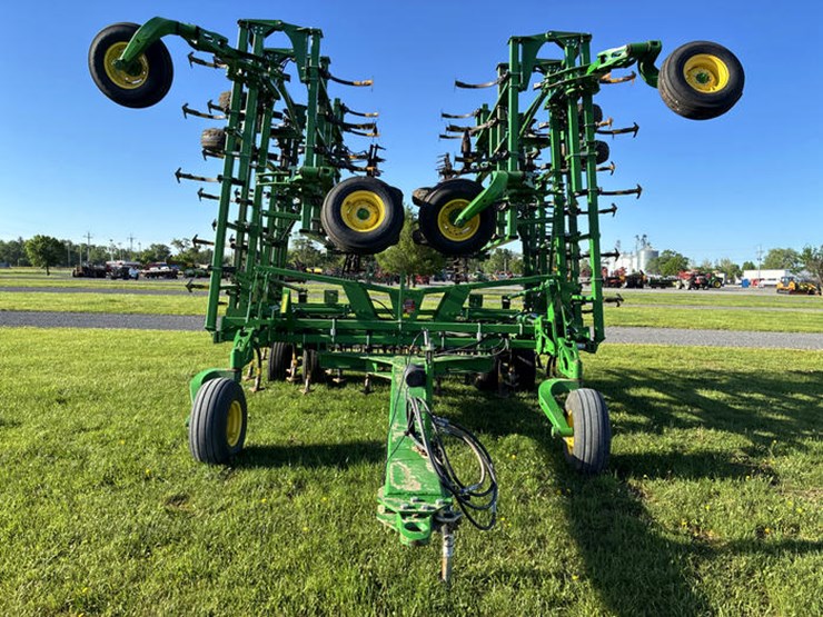 john-deere-2210-image-3