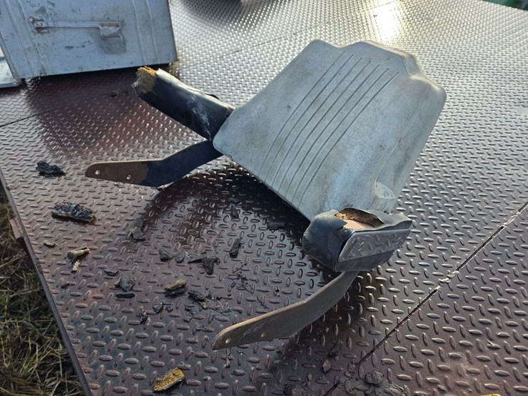 international-tomb-stone-seat-backrest,-excellent-arm-rest-chrome-image-2