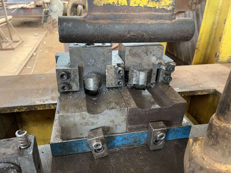 hydraulic-press-&-drill-press-on-stand-&-contents-image-4