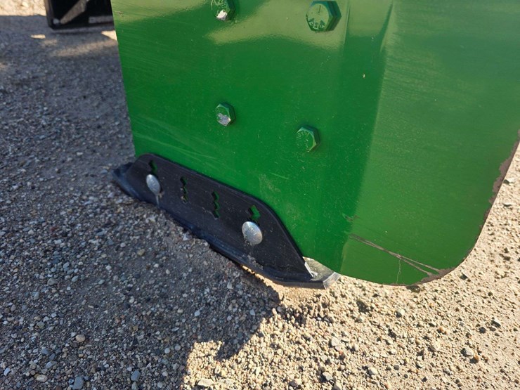 frontier-sb1174-3pt-snowblower-with-skid-loader-quick-attachment-adapter-plate,-2-years-old,-hydraul-image-12