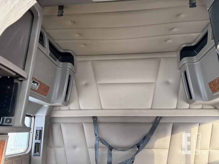 2004-peterbilt-379-image-56