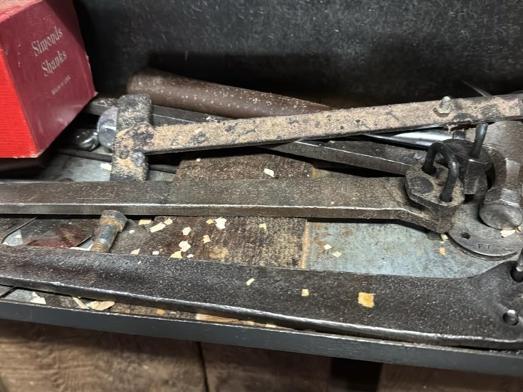 #140-•-sharpening-tools*-image-4