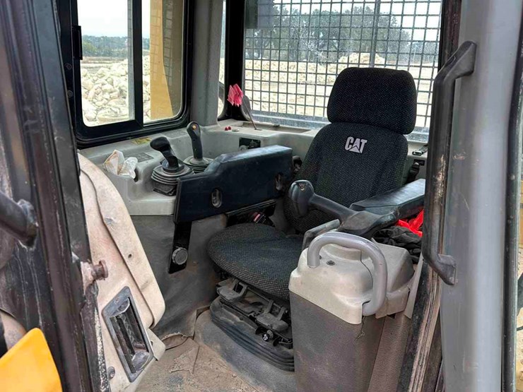 caterpillar-d6t-lgp-image-3