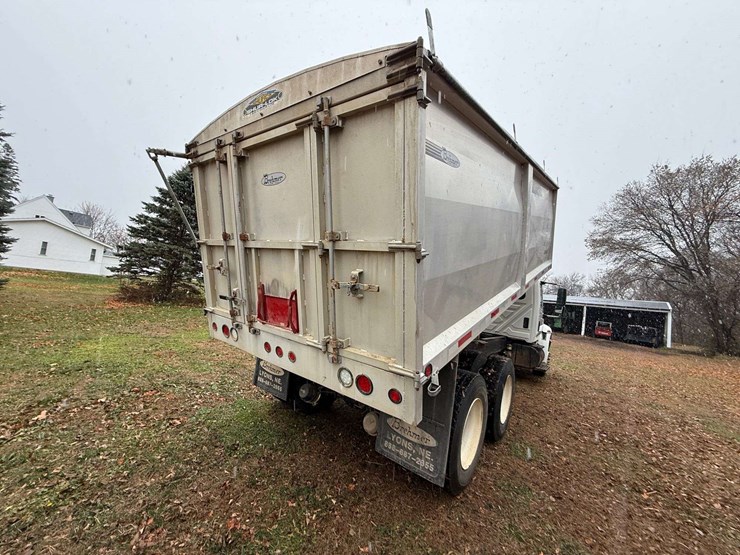 2004-international-durastar-4400-image-11