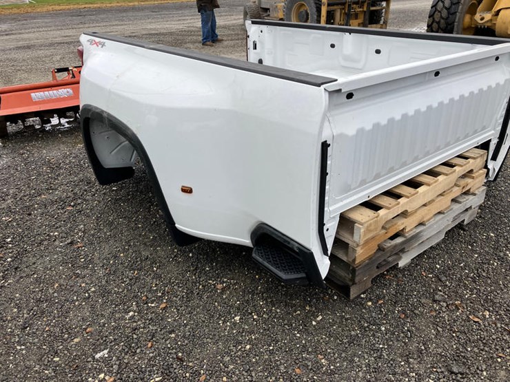 2024-chevrolet-3500-image-4