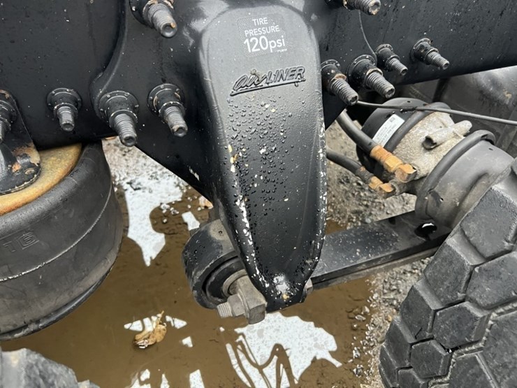 2017-freightliner-cascadia-tri-axle-truck-tractor-image-20