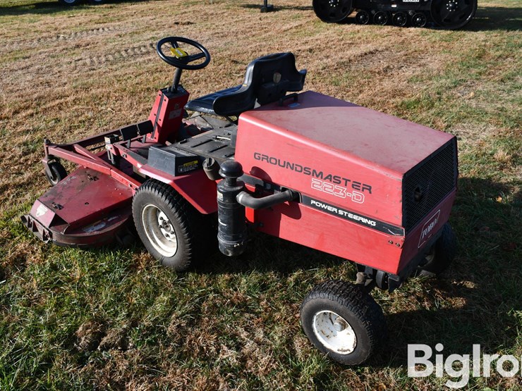 toro-groundmaster-223-d-riding-lawn-mower-image-7