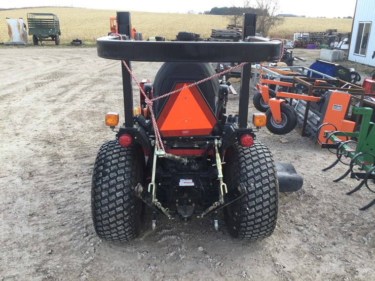 2021-mahindra-emax-25l-image-5