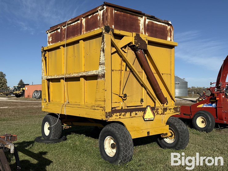 field-queen-inc-1408-forage-dump-wagon-image-7