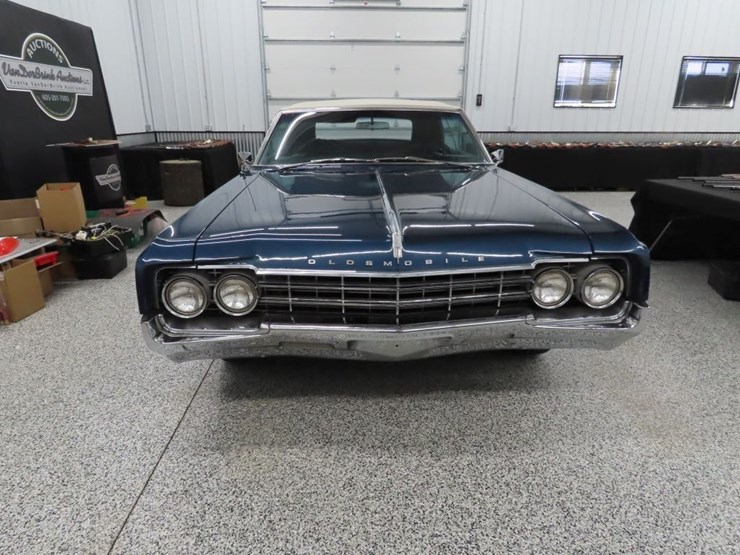 1965-oldsmobile-98-convertible-image-2