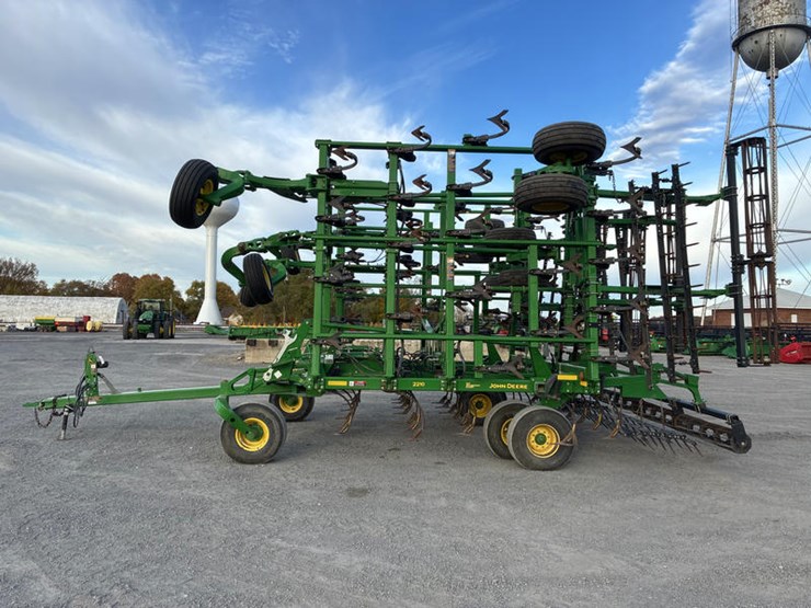 john-deere-2210-image-5