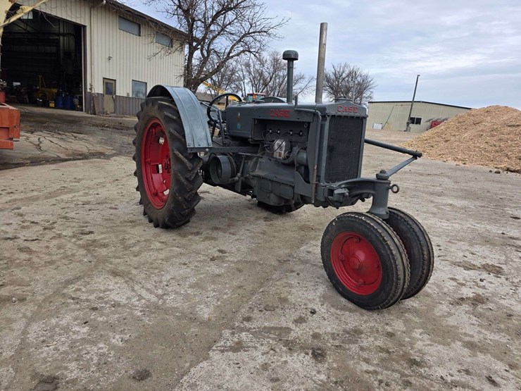 1938-case-cc-narrow-front-tractor,-new-12.4/11-36-rears,-pto,-crank-start,-sn:-4200966,-rebuilt-fro-image-6