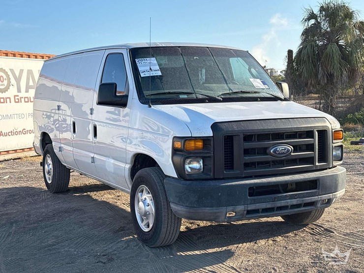 2011-ford-cargo-image-2