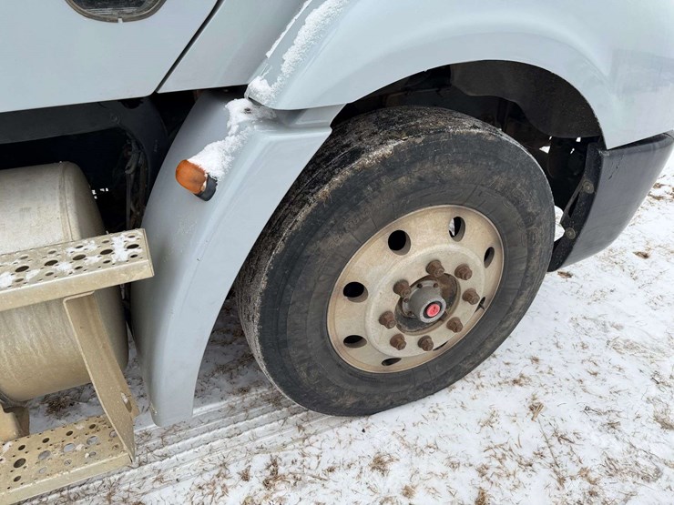 2006-freightliner-columbia-grain-truck,-549,000-miles,-8-year-old-box,-eaton-speed-shift-10-speed-tr-image-40