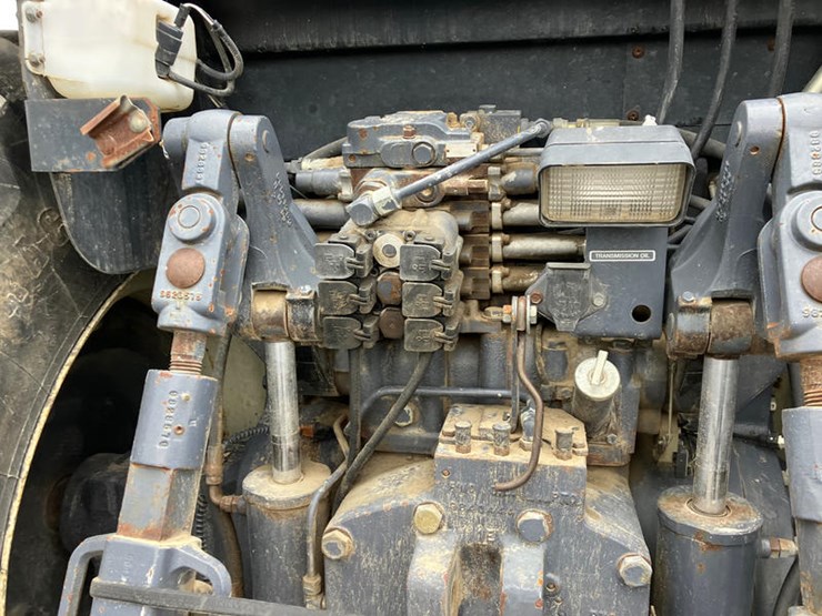 new-holland-8870-image-10