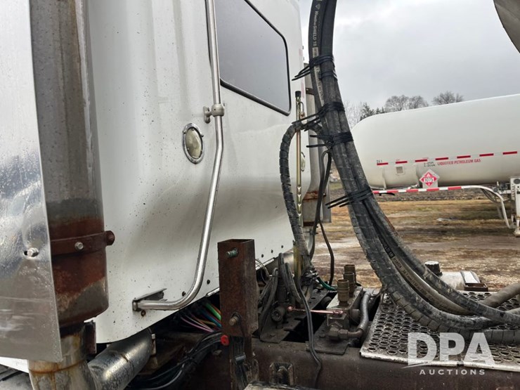 2005-kenworth-t800-image-36