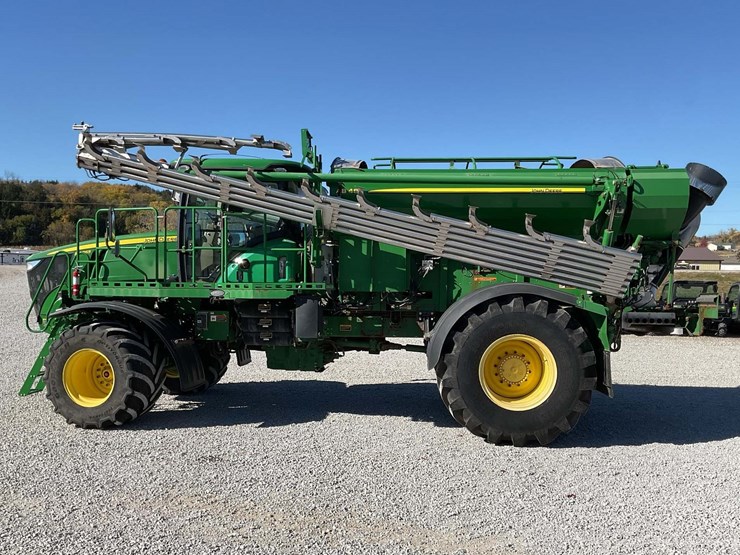 2019-john-deere-f4365-image-1