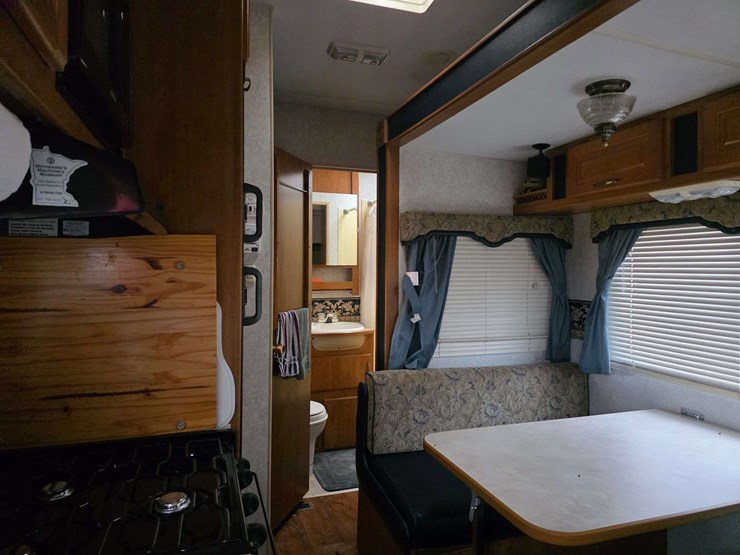 2004-prowler-fleetwood-5th-wheel-rv,-model-255-bhs,-12’-slide-out,-newer-19’-awning,-1-queen-front-b-image-38