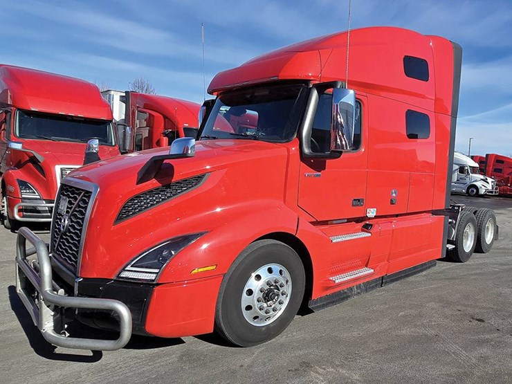 2022-volvo-vnl-760-image-1