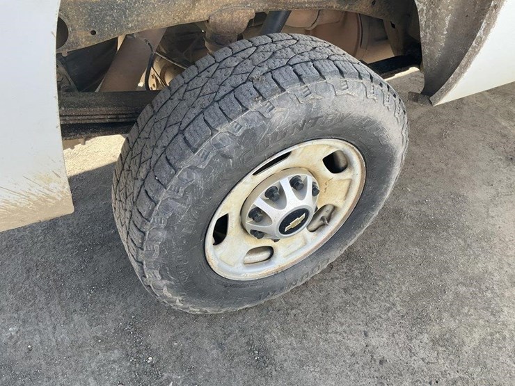 2013-chevrolet-2500-image-10