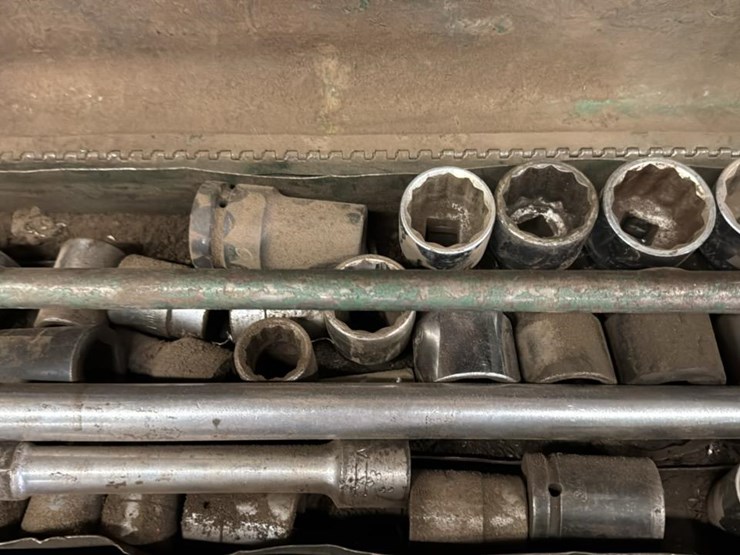 #179-•-large-and-small-socket-sets*-image-6