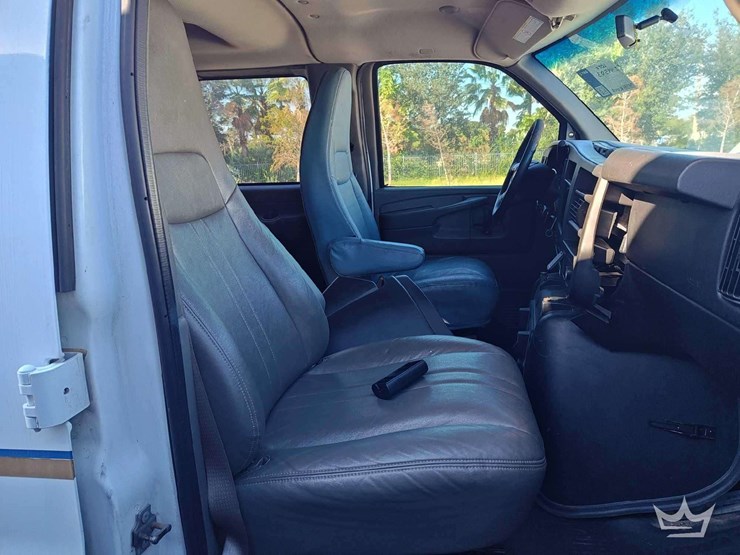 2015-chevrolet-express-2500-image-38