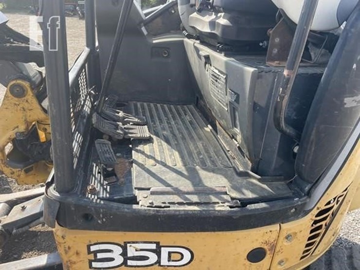 2012-deere-35d-image-10