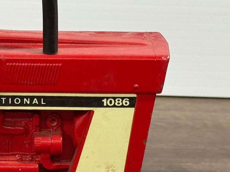 international-1086-image-2