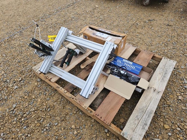 #3992-•-pallet-of-pneumatic-staplers-and-nailers-image-2