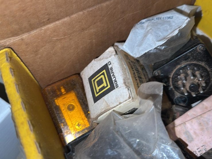 #135-•-metal-cabinet-with-headsaw-parts-image-6