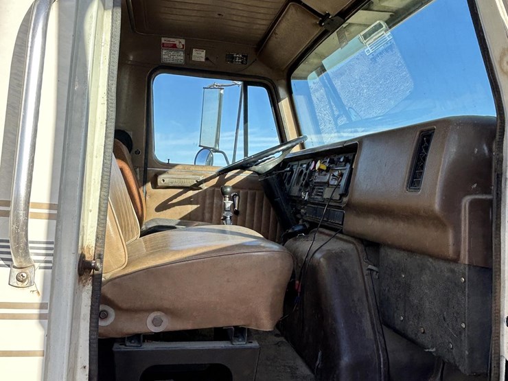 1985-international-s2500-image-52