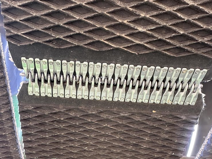 2018-john-deere-560m-image-23