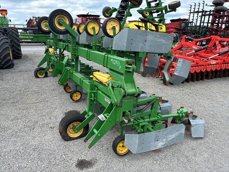 john-deere-845-image-2