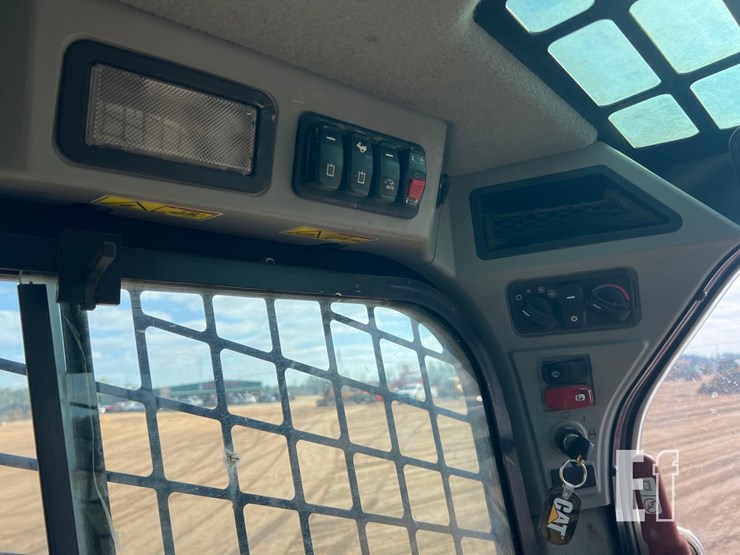 2020-caterpillar-259d3-image-28